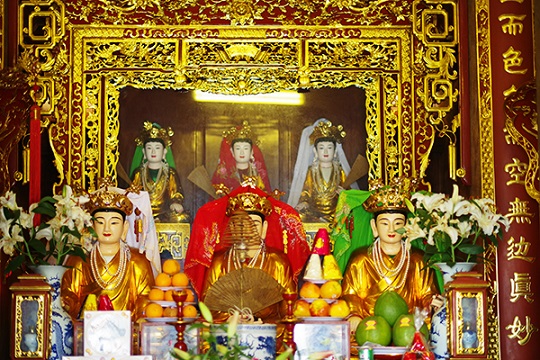 Cách nhận biết ban thờ mẫu ở Đền, Phủ, Chùa