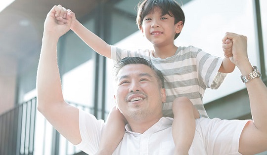 Cha cháu không có danh thiếp, ông chỉ có danh phận một người cha