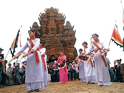 Kết hôn thời nay và cách chọn ngày lành tháng tốt