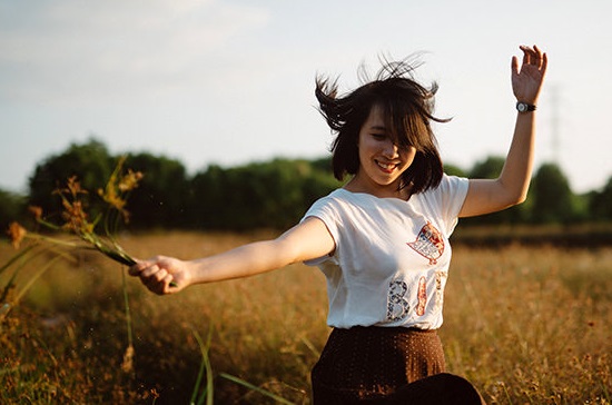 Không nghĩ quẩn, bớt mong cầu, hãy học cách nâng niu chính mình
