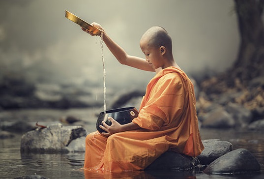 Thấy chú tiểu trong chùa tự mãn, sư phụ điểm hóa cậu ra sao?