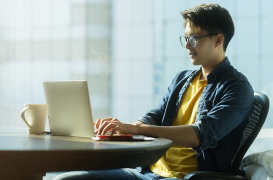 Thế giới của người trưởng thành là vừa quỵ ngã vừa tự chữa lành vết thương